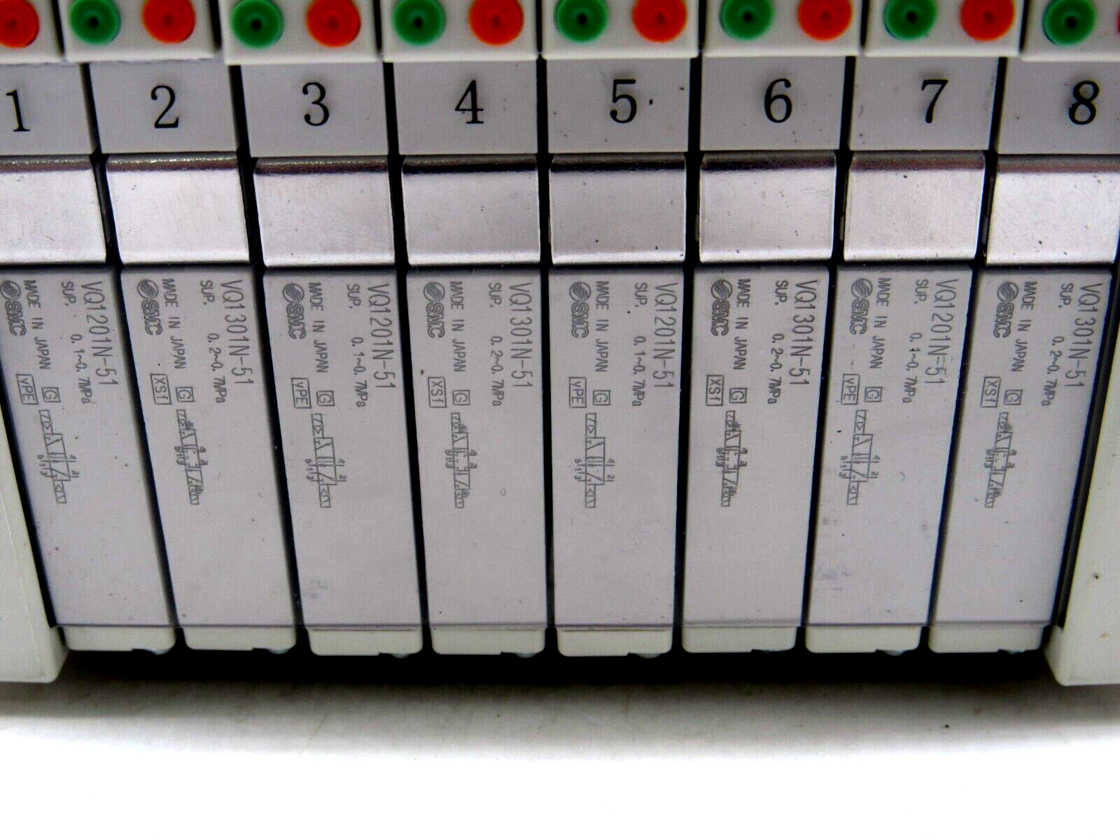 NEW SMC VV5Q11-08C6FU0-NS-X50US VALVE MANIFOLD W/4-VQ1301N-51 & 4-VQ1201N-51 - Image 4
