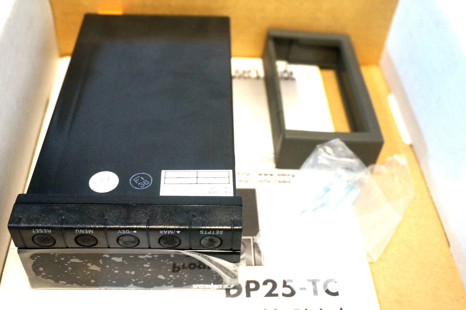 NEW OMEGA ENGINEERING DP25-TC-R THERMOCOUPLE MONITOR DP25TCR - Image 3