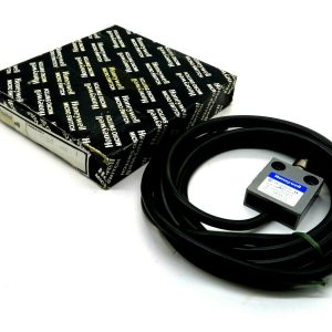 NEW HONEYWELL 14CE2-3 LIMIT SWITCH 5A-250V 14CE23