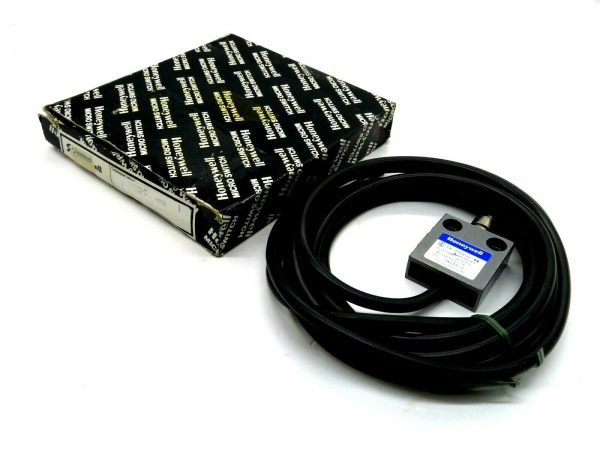 NEW HONEYWELL 14CE2-3 LIMIT SWITCH 5A-250V 14CE23